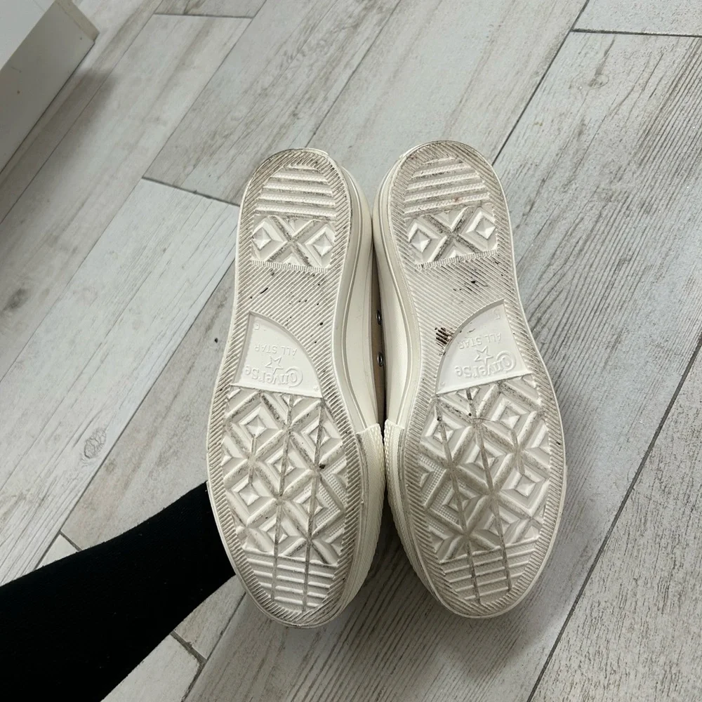 Converse basically new